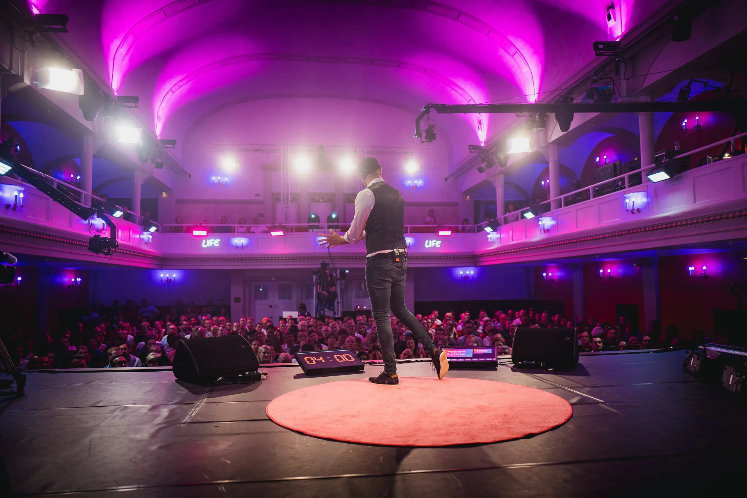 Frédéric Letzner bei Vortrag über mentale Gesundheit